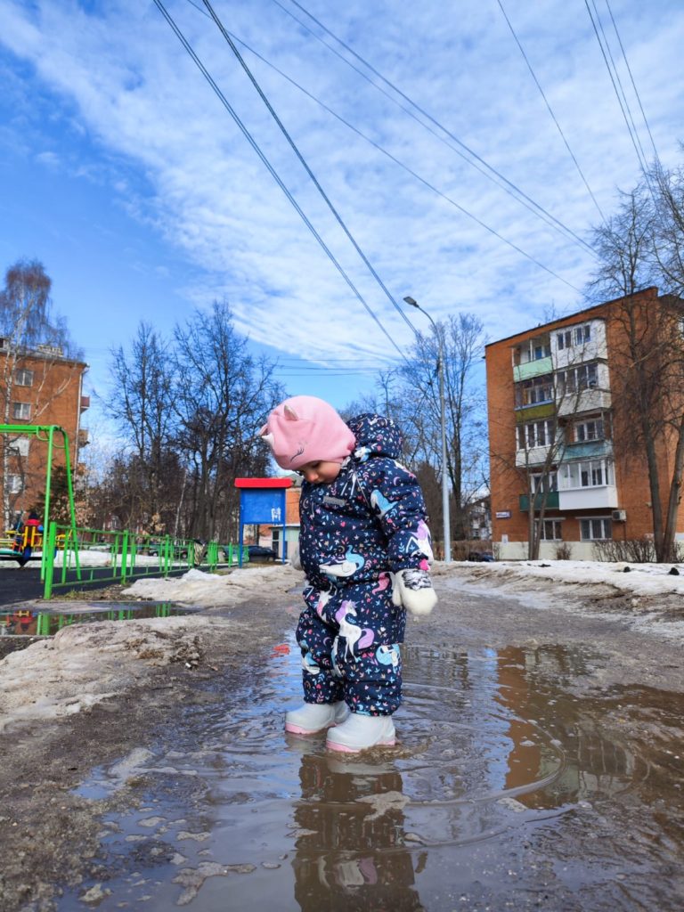 ракурс - с высоты колена
