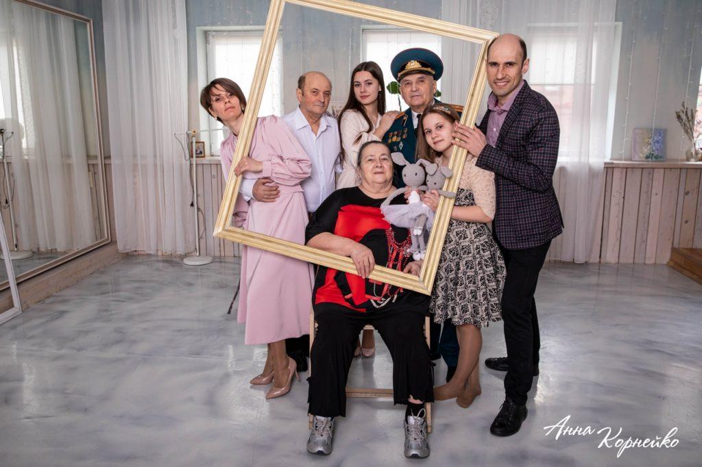 фотосессия с использованием рамки для фотографий