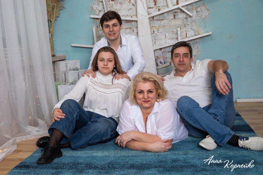 семейное фото в фотостудии